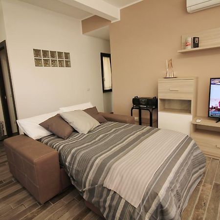 Eur Bright Spacious Terraced Apartment With Private Parking Only For Small Cars Рим Экстерьер фото