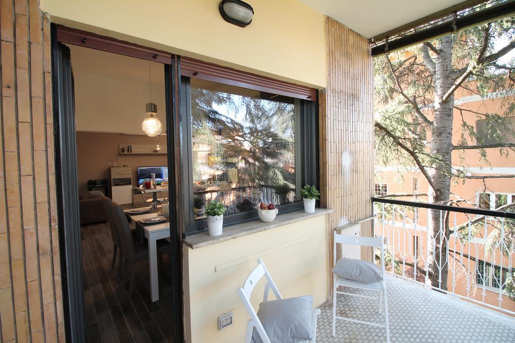 Eur Bright Spacious Terraced Apartment With Private Parking Only For Small Cars Рим Экстерьер фото