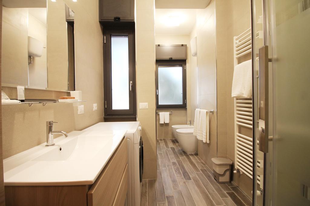 Eur Bright Spacious Terraced Apartment With Private Parking Only For Small Cars Рим Экстерьер фото