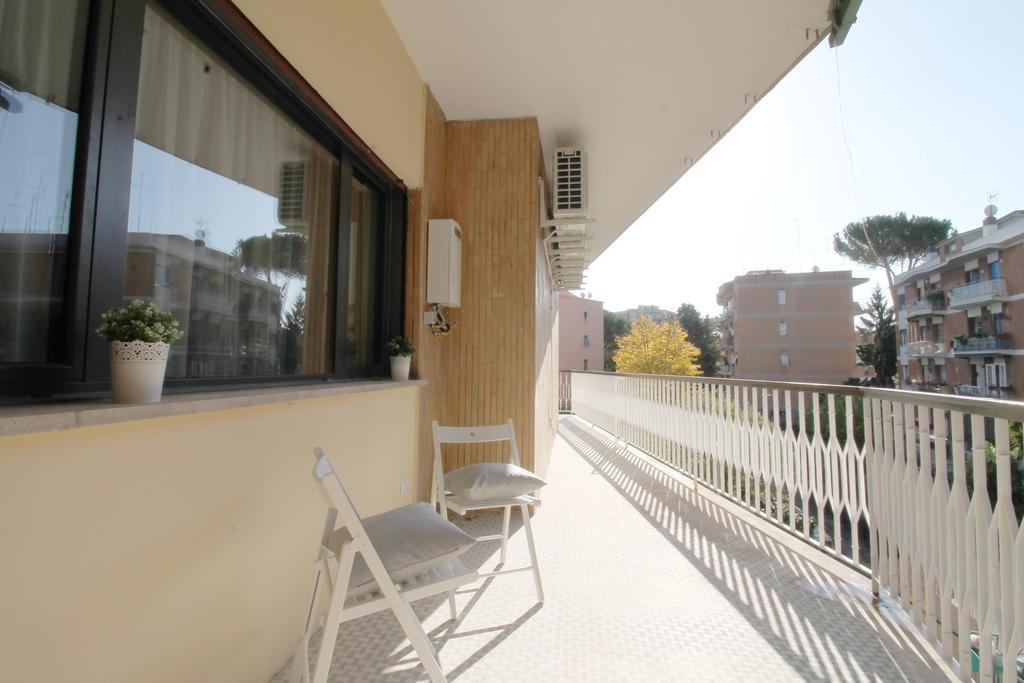 Eur Bright Spacious Terraced Apartment With Private Parking Only For Small Cars Рим Экстерьер фото