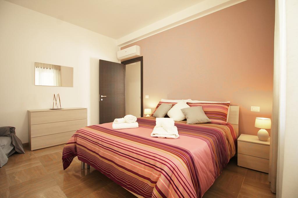 Eur Bright Spacious Terraced Apartment With Private Parking Only For Small Cars Рим Экстерьер фото