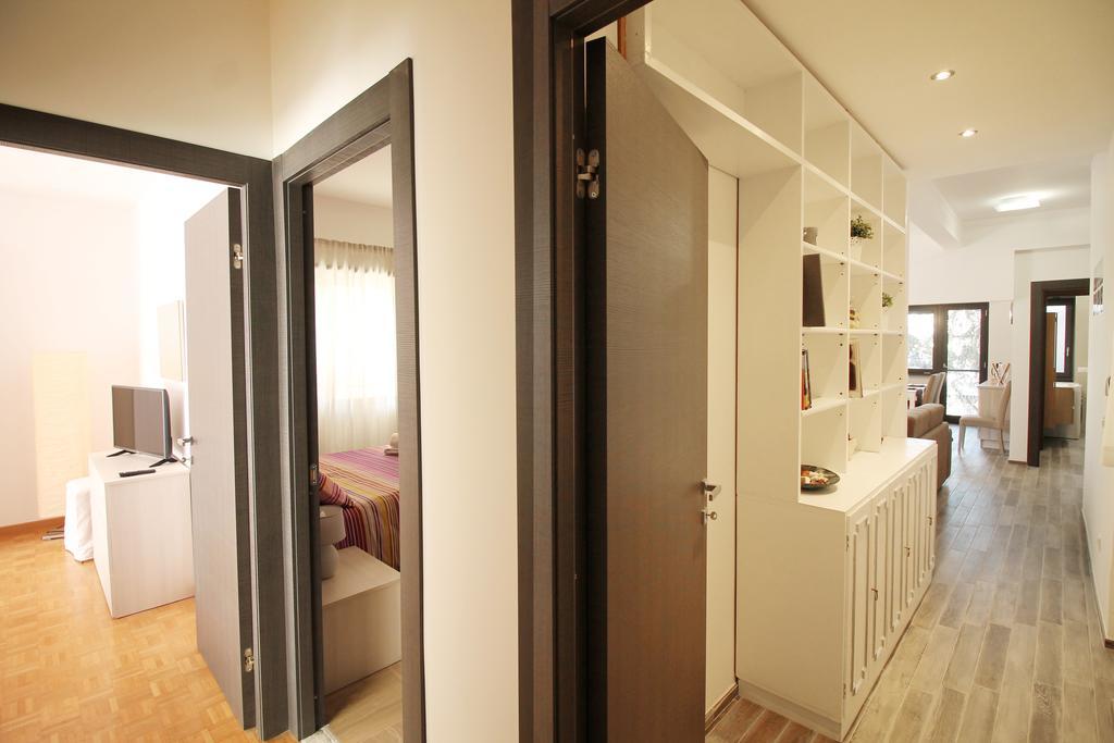 Eur Bright Spacious Terraced Apartment With Private Parking Only For Small Cars Рим Экстерьер фото