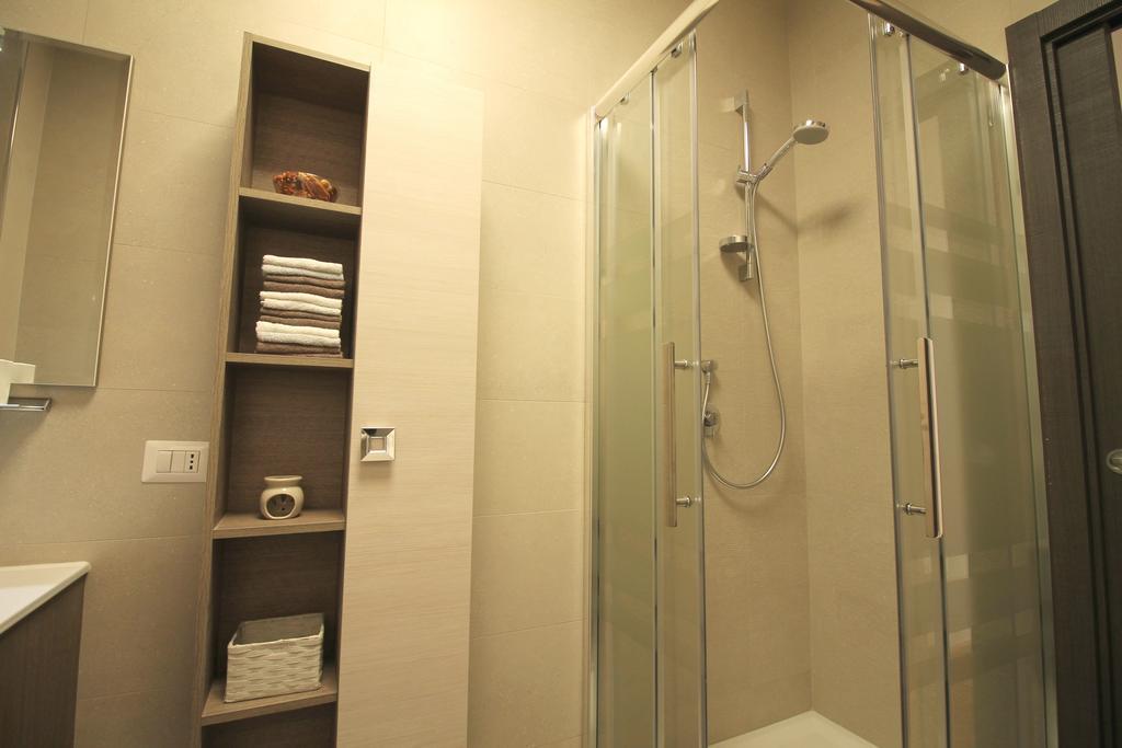 Eur Bright Spacious Terraced Apartment With Private Parking Only For Small Cars Рим Экстерьер фото